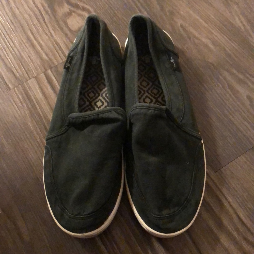 Sanuk shoes